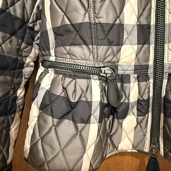 Classic Burberry Quilted Plaid Black and White Peplum Jacket, USA Size 8 - Picture 4 of 10